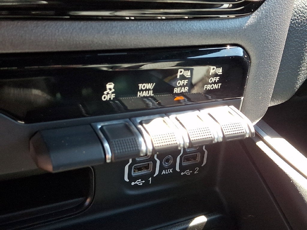 2021 RAM 1500 Big Horn Crew Cab 4x4 5'7" Box