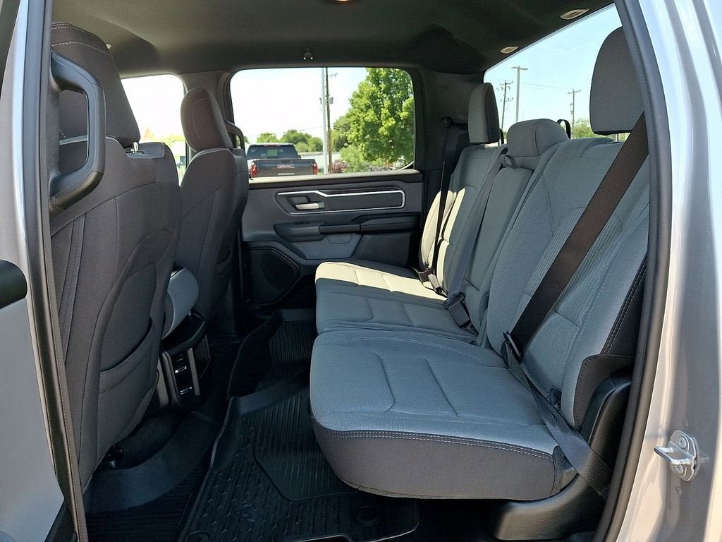 2022 RAM 1500 Big Horn Crew Cab 4x4 5'7" Box