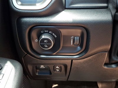 2021 RAM 1500 Big Horn Crew Cab 4x4 5'7" Box